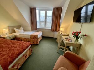 Geräumiges Dreibettzimmer im Hotel Altes Kasino Neuruppin