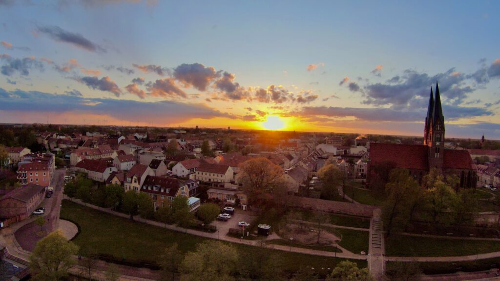 Luftbild Hotel Altes Kasino - eingebettet am Ruppiner See