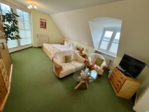 Helles Zimmer mit Tageslicht im Hotel Altes Kasino am See